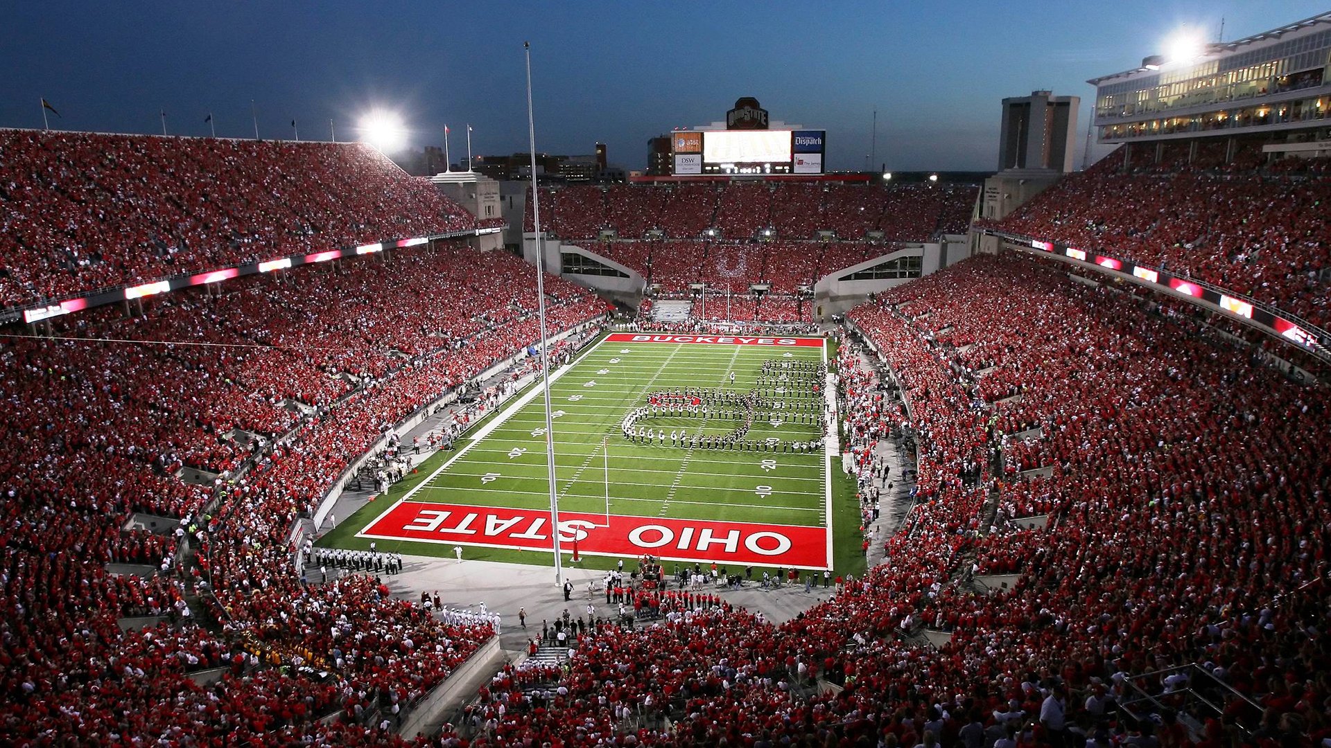 德甲攻防转换不断，精彩镜头频频上映，德甲足球